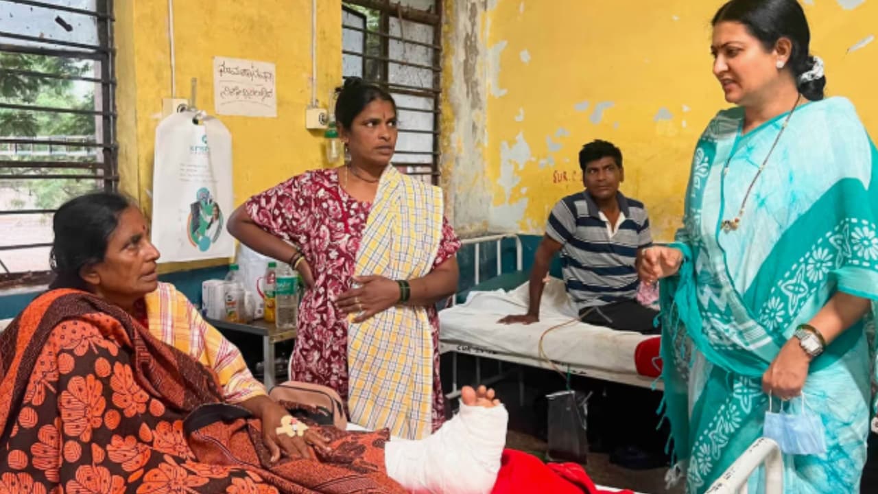 Davanagere MP Dr Prabha Mallikarjun Makes Surprise Visit to Chigateri Hospital Davanagere MP Dr Prabha Mallikarjun Makes Surprise Visit to Chigateri Hospital
