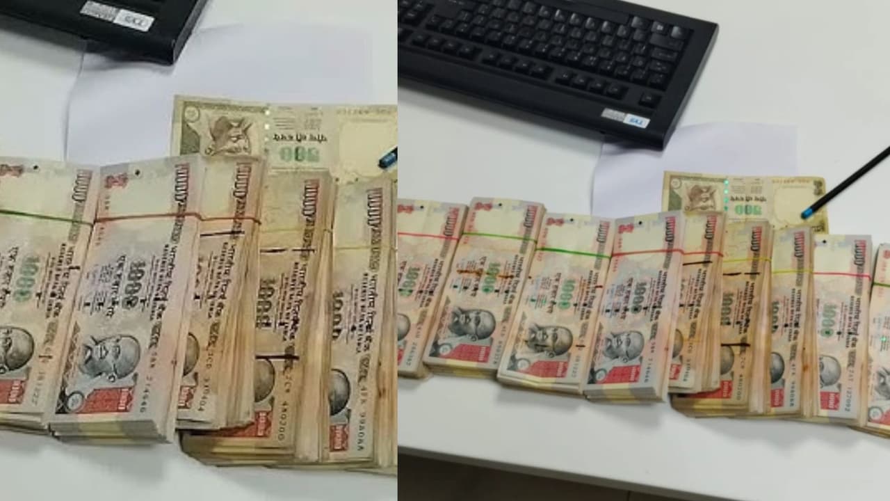 Kalaburagi Lokayukta raids officer s bank locker finds Rs 9 lakh in old notes Kalaburagi Lokayukta raids officer s bank locker finds Rs 9 lakh in old notes