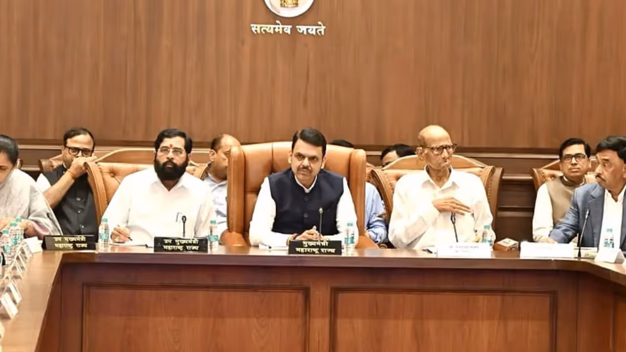 Maharashtra panel to seek early hearing of belagavi border dispute case in Supreme Court rav Maharashtra panel to seek early hearing of belagavi border dispute case in Supreme Court rav