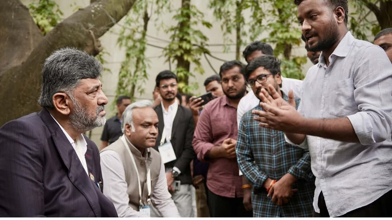 CM DK Shivakumar meet GKVK Student bengaluru viral CM DK Shivakumar meet GKVK Student bengaluru viral