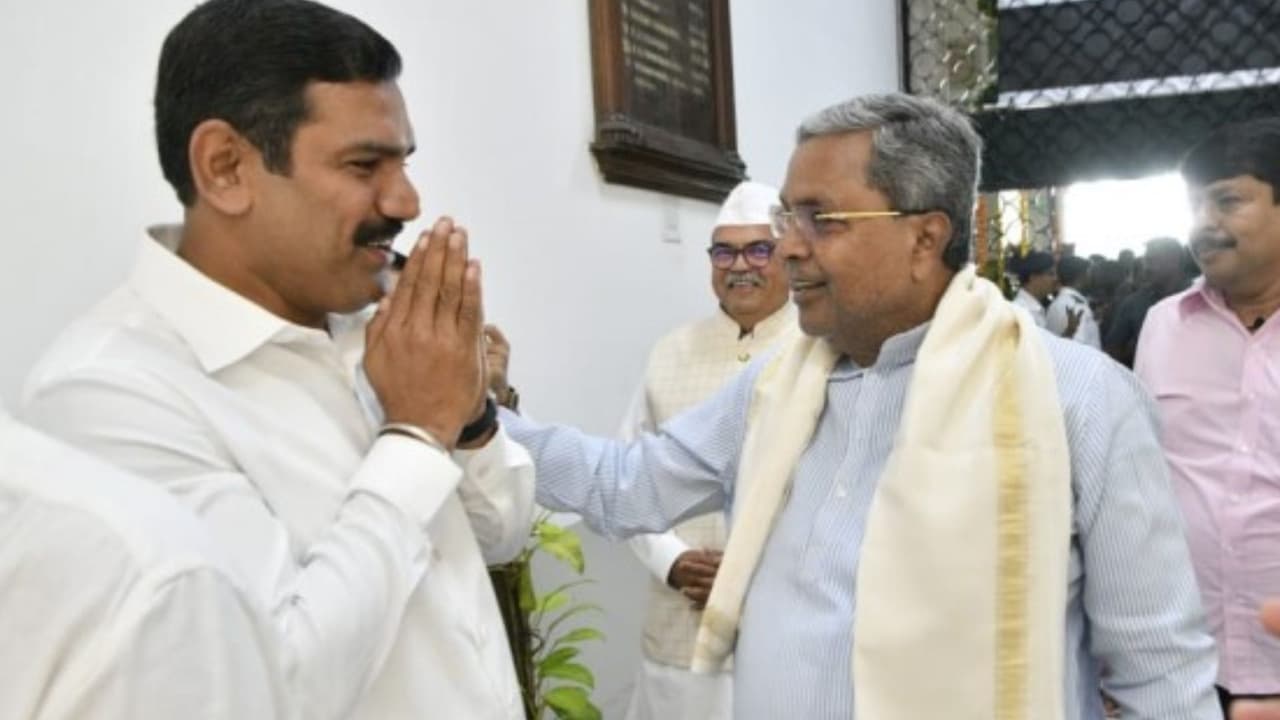 Former CM Siddaramaiah in assembly session Seated in the last row rav Former CM Siddaramaiah in assembly session Seated in the last row rav