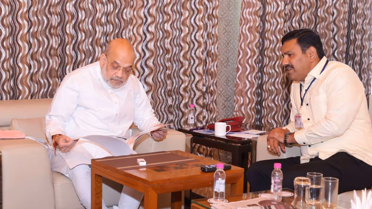 BY Vijayendra Meet amit shah BY Vijayendra Meet amit shah