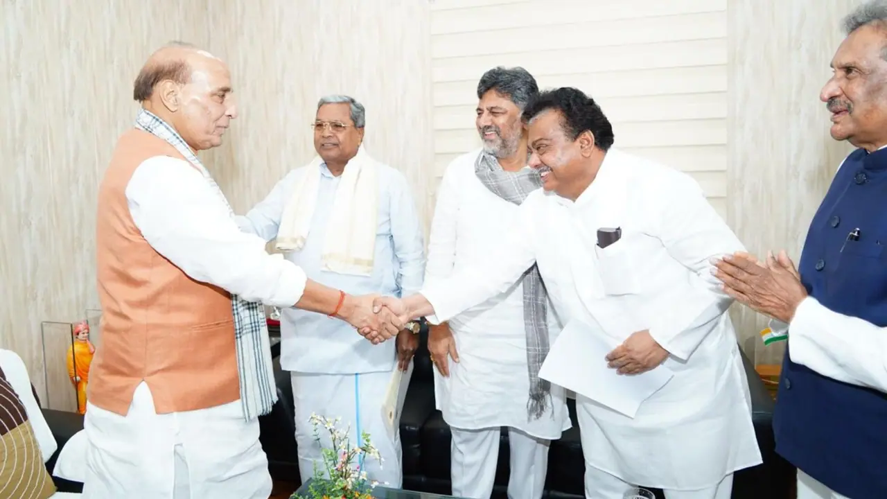 Rajnath Singh Meet Siddaramaiah Team