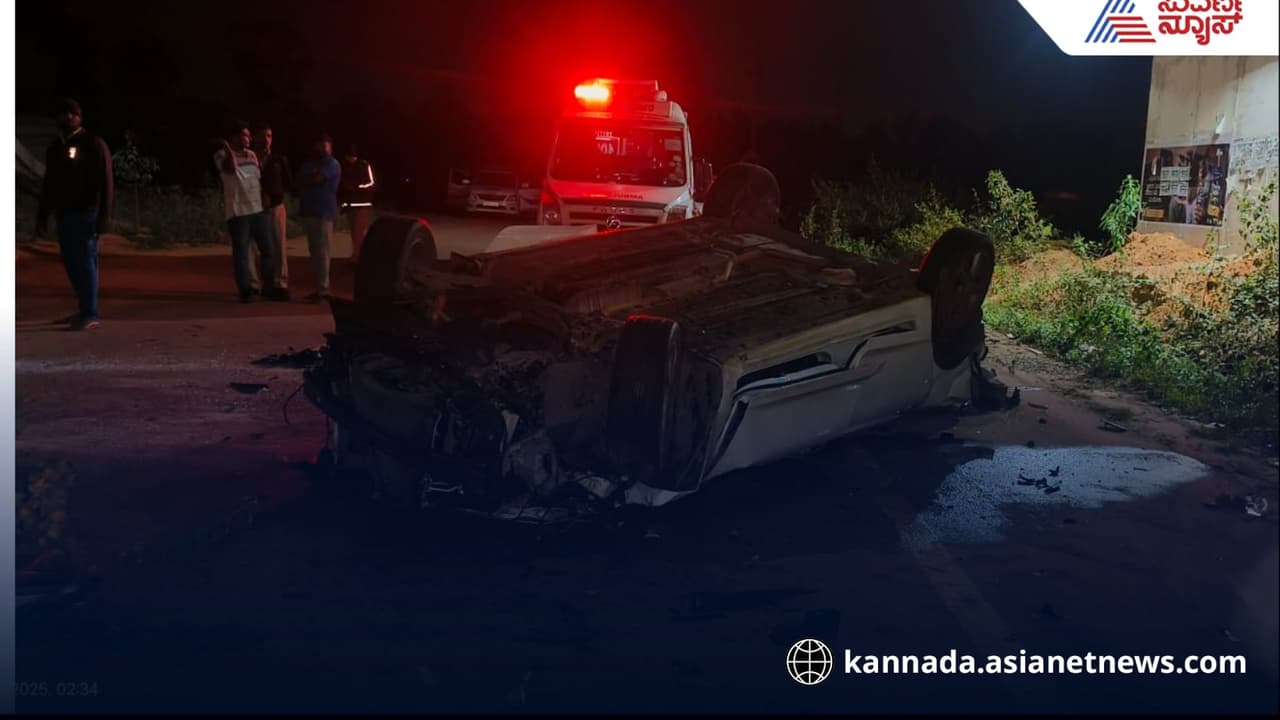 Four youths killed in car crash Chennai to Bengaluru highway kolar