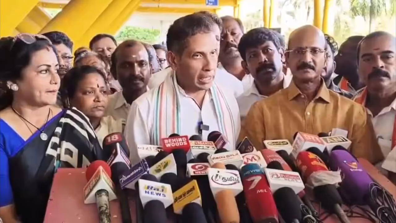 Praveen Chakrabarthy To meet Vijay