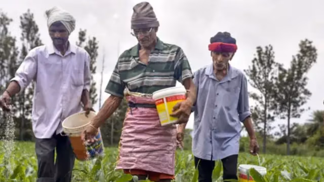 Amid shortage fertilizer prices hit high Complex potash prices hiked from Rs 1400 to Rs2200 Amid shortage fertilizer prices hit high Complex potash prices hiked from Rs 1400 to Rs2200