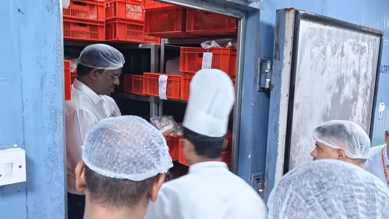 Rotten Veggies Stale Meat at Star Hotel Food Safety Department Raids 26 Hotels in bengaluru Rotten Veggies Stale Meat at Star Hotel Food Safety Department Raids 26 Hotels in bengaluru