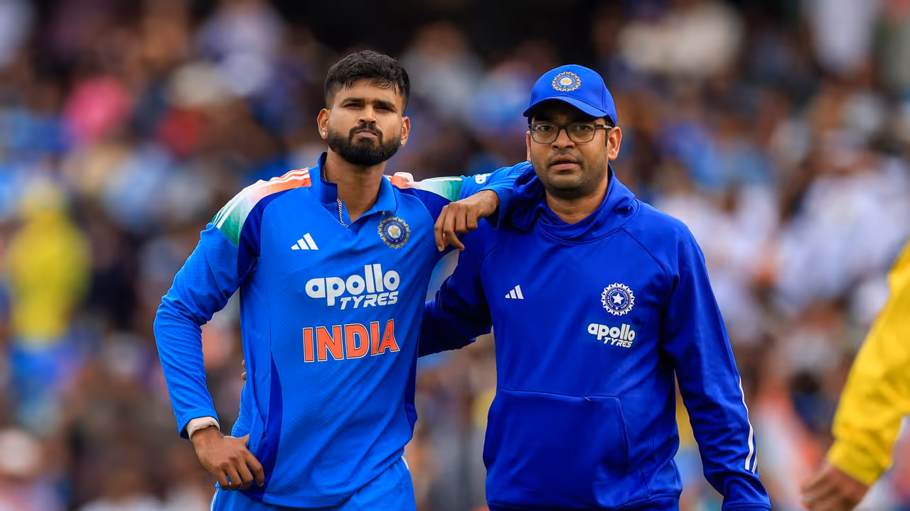 Shreyas Iyer hurt himself after taking a stunning catch to dismiss Alex Carey