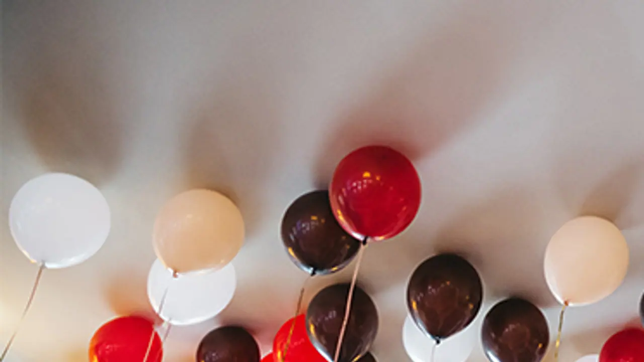 How To Avoid Wall Stains From Balloon Glue How To Avoid Wall Stains From Balloon Glue