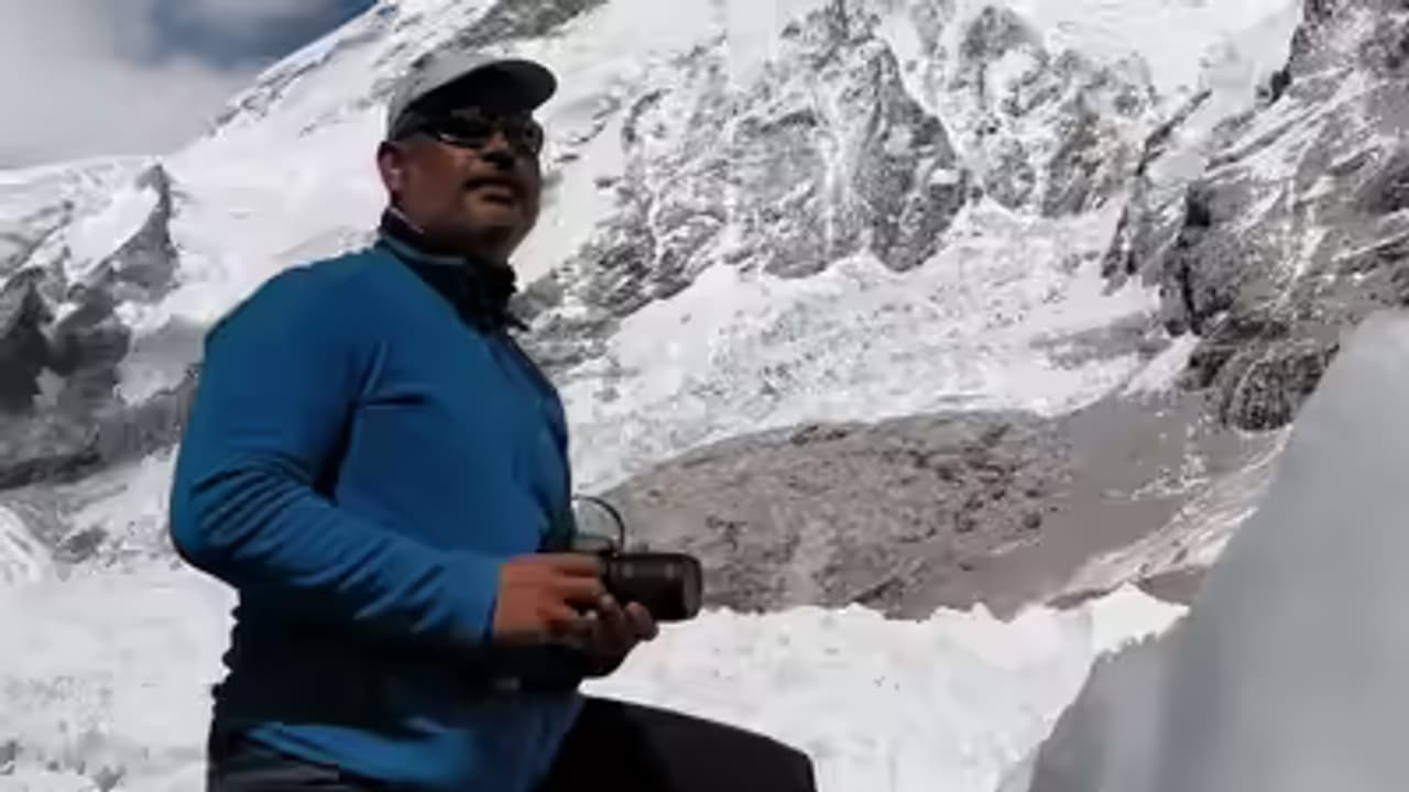 family decides to leave arun kumar tiwari body on mount everest family decides to leave arun kumar tiwari body on mount everest