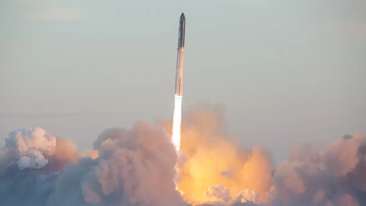 SpaceX Launches New Powerful Rocket But Communication Is Lost Soon After Launch bsm SpaceX Launches New Powerful Rocket But Communication Is Lost Soon After Launch bsm