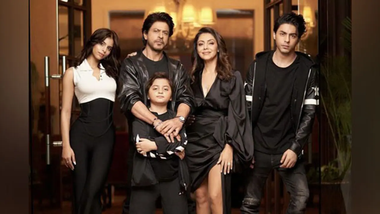 Suhana Khan, Shah Rukh Khan, AbRam, Gauri Khan, Aryan Khan (Image source: Instagram)