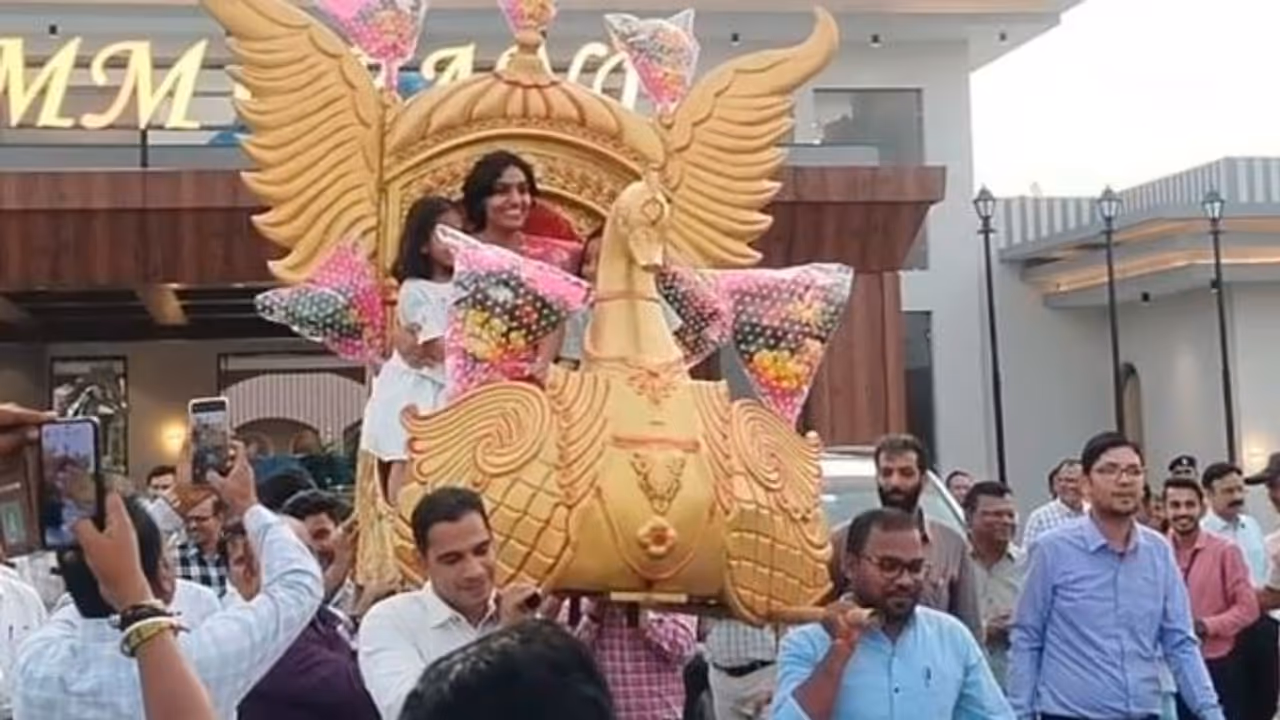 Heartfelt Farewell to IAS Officer