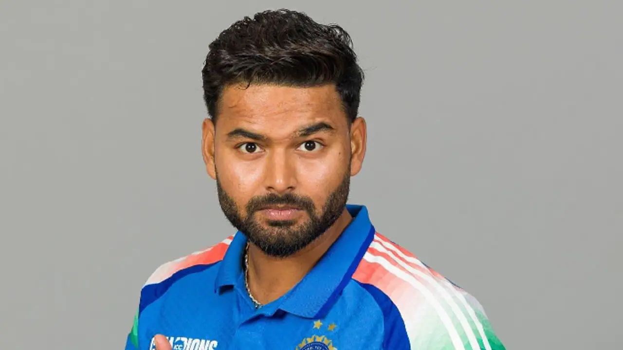 cricketer rishabh pant 