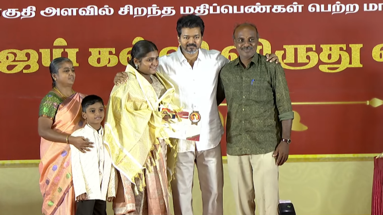 vijay student award funciton oviyanjali