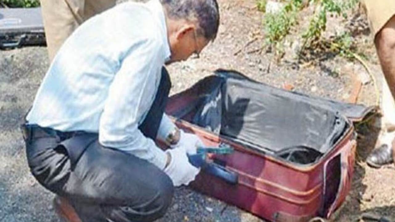 shocking crime stories Shri Ganga Nagar news dead body of 22 year old girl found in plastic bag shocking crime stories Shri Ganga Nagar news dead body of 22 year old girl found in plastic bag