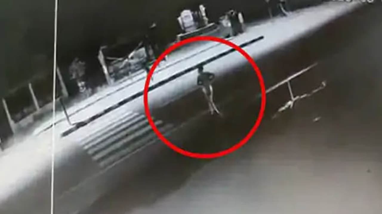 nagaur news Bolero camper hits student waiting for going to bikaner exam was waiting 