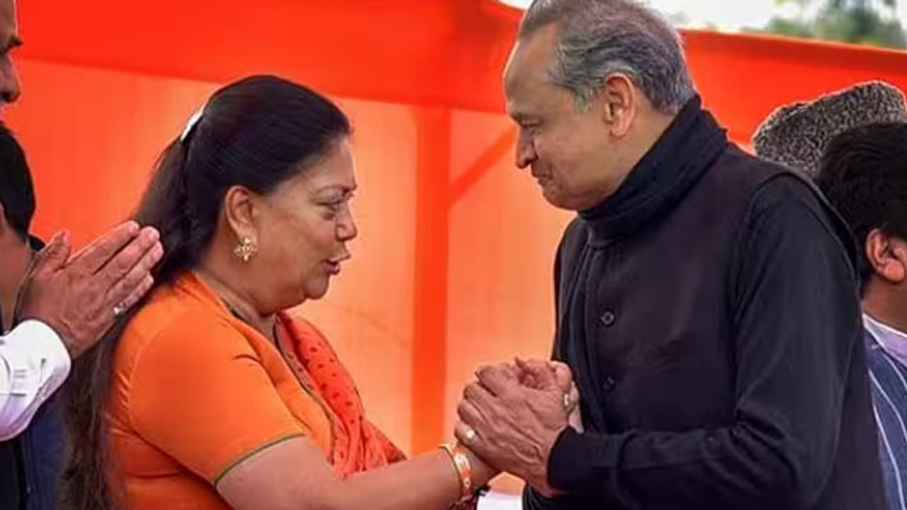 cm ashok gehlot vasundhara raje corona infected and Two people died in Udaipur 