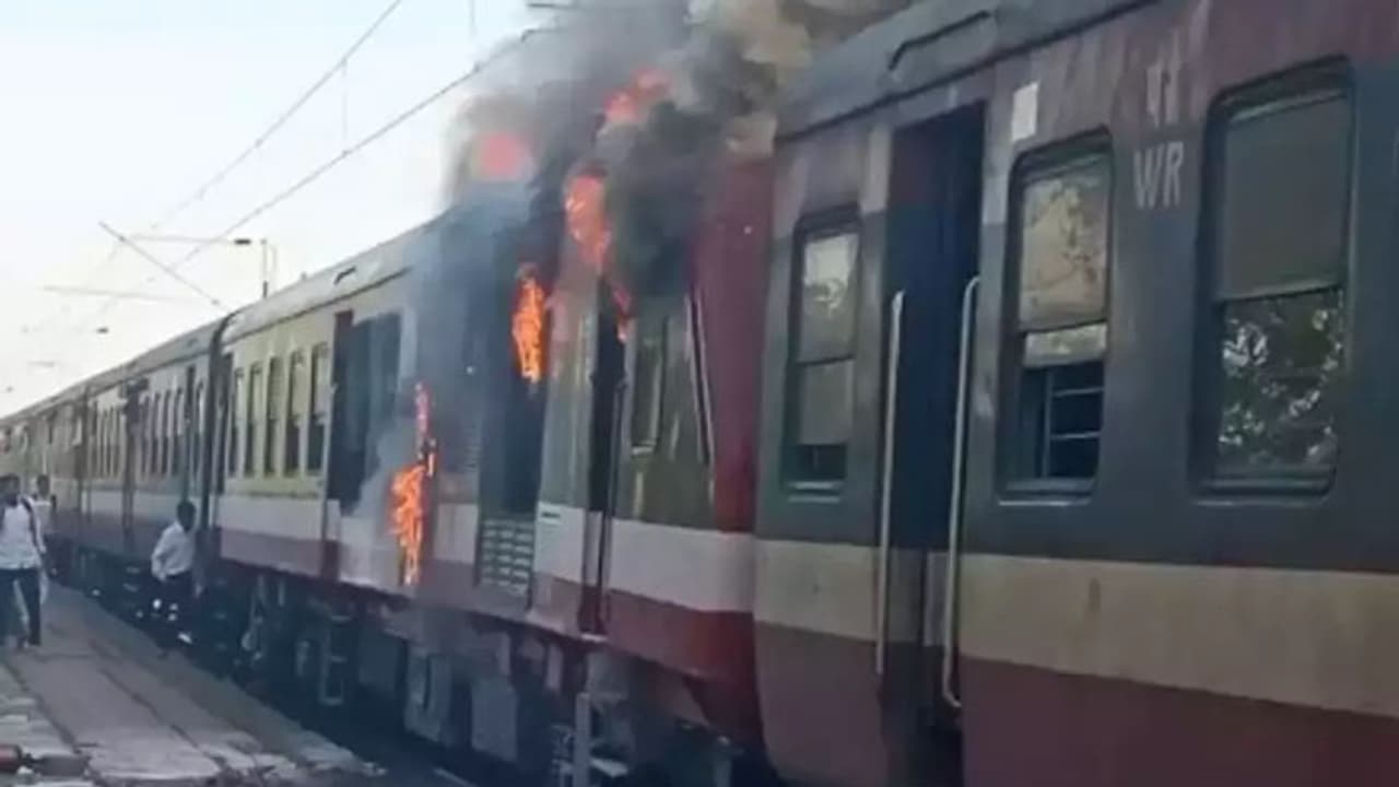 Ratlam Demu Train Fire Accident fire broke out in two bogies in indore Ratlam Demu Train Fire Accident fire broke out in two bogies in indore