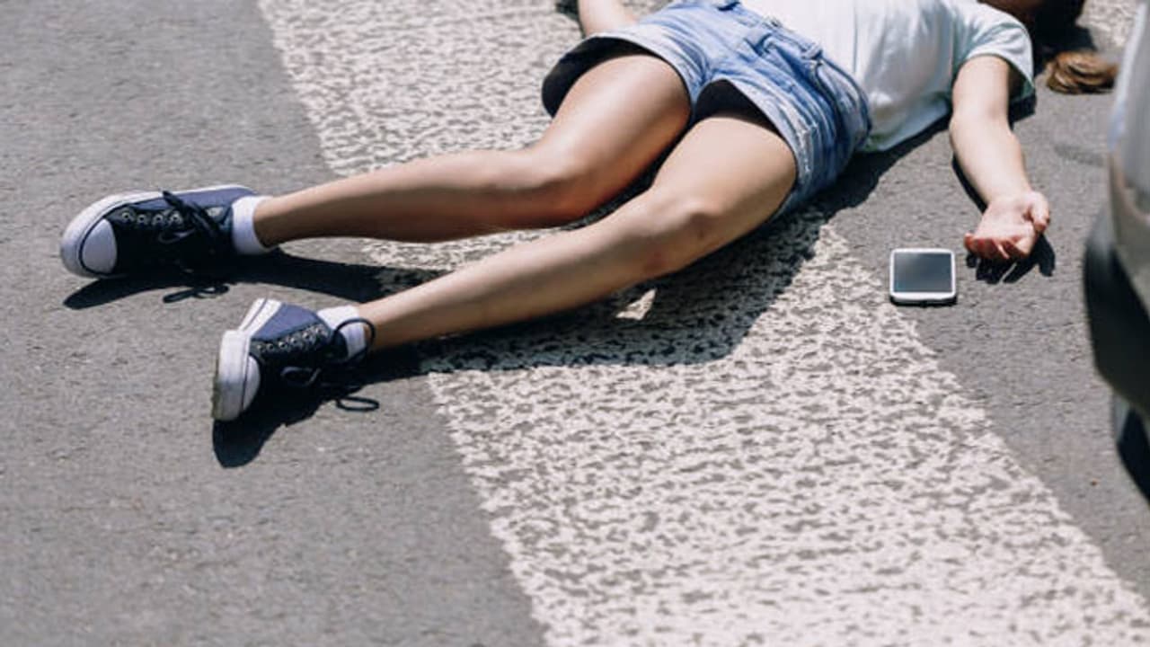 19 year old girl 7th floor building falls to death 19 year old girl 7th floor building falls to death