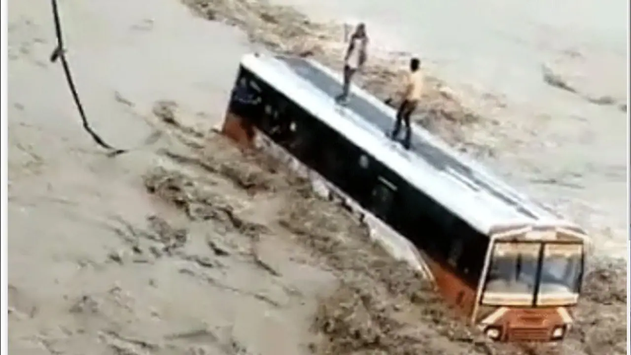 Heavy rain in Uttar Pradesh Heavy rain in Uttar Pradesh