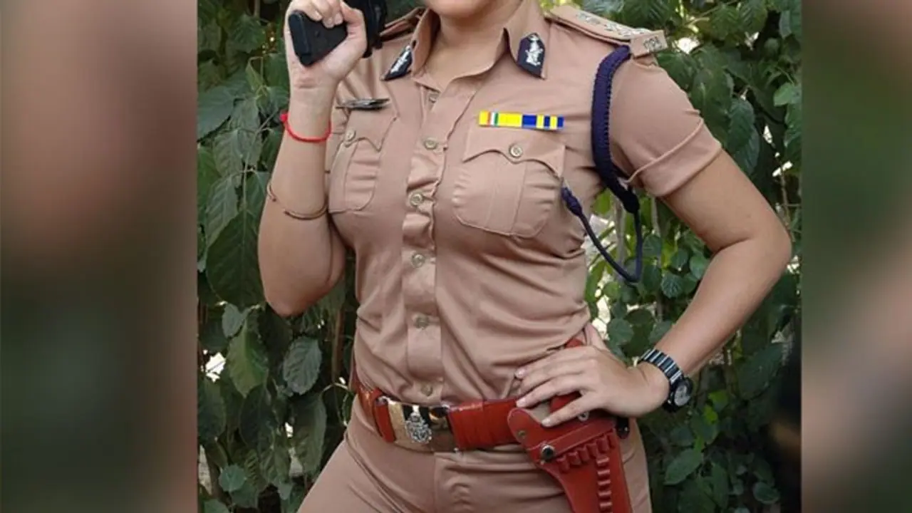 female police constable