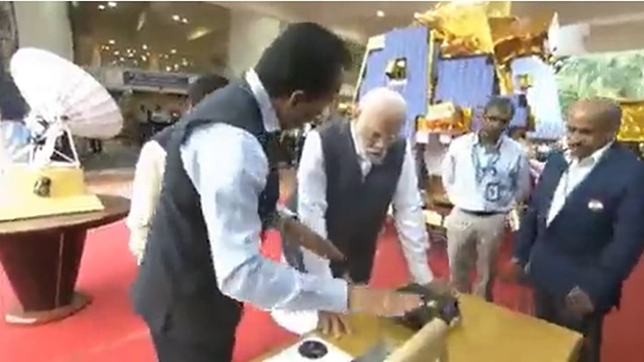 PM Modi in ISRO 