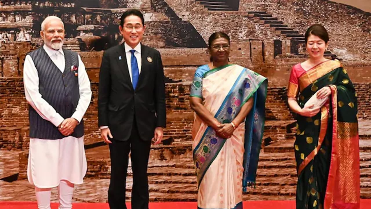 G20 summit 2023 Japan first lady Yuko Kishida wears traditional silk saree G20 summit 2023 Japan first lady Yuko Kishida wears traditional silk saree