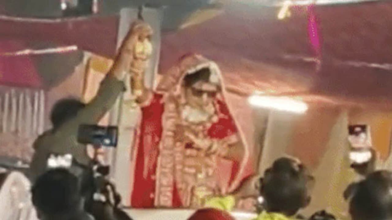 Bride opens fire at wedding ceremony Bride opens fire at wedding ceremony