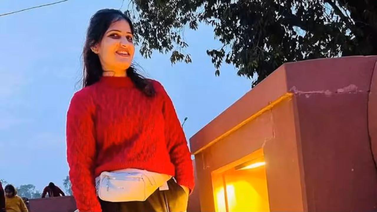 Anamika Bishnoi Anamika Bishnoi