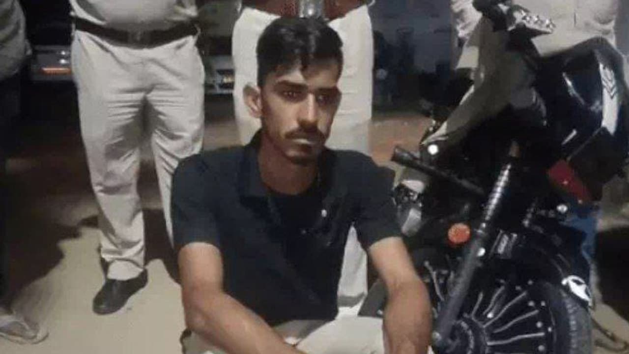 fake dsp arrested jhunjhunu for impress girlfriend in rajasthan fake dsp arrested jhunjhunu for impress girlfriend in rajasthan