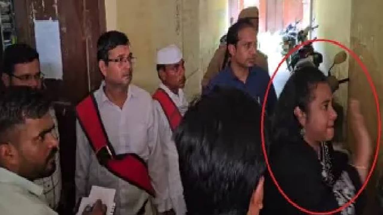 Fatehpur DM Fatehpur DM