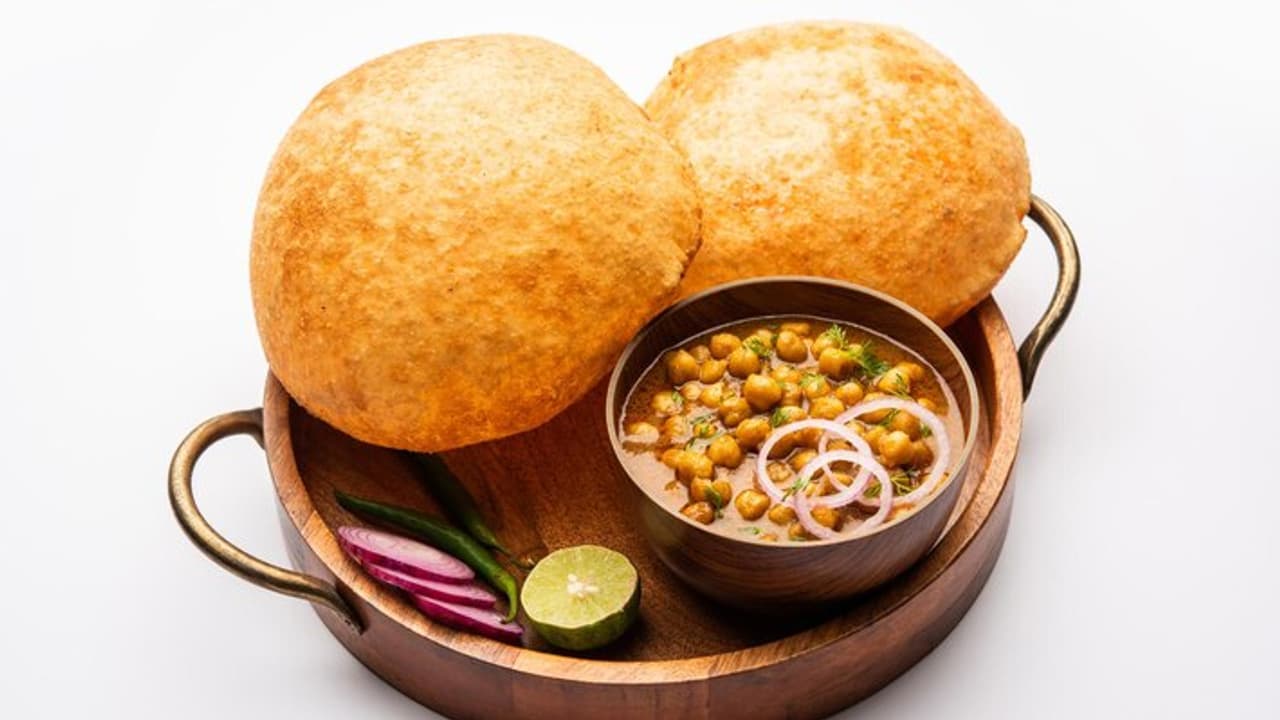 How to make fluffy bhature with bread