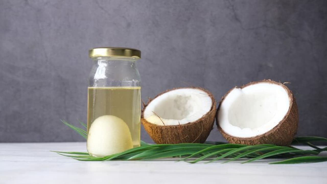 How to make coconut oil at home