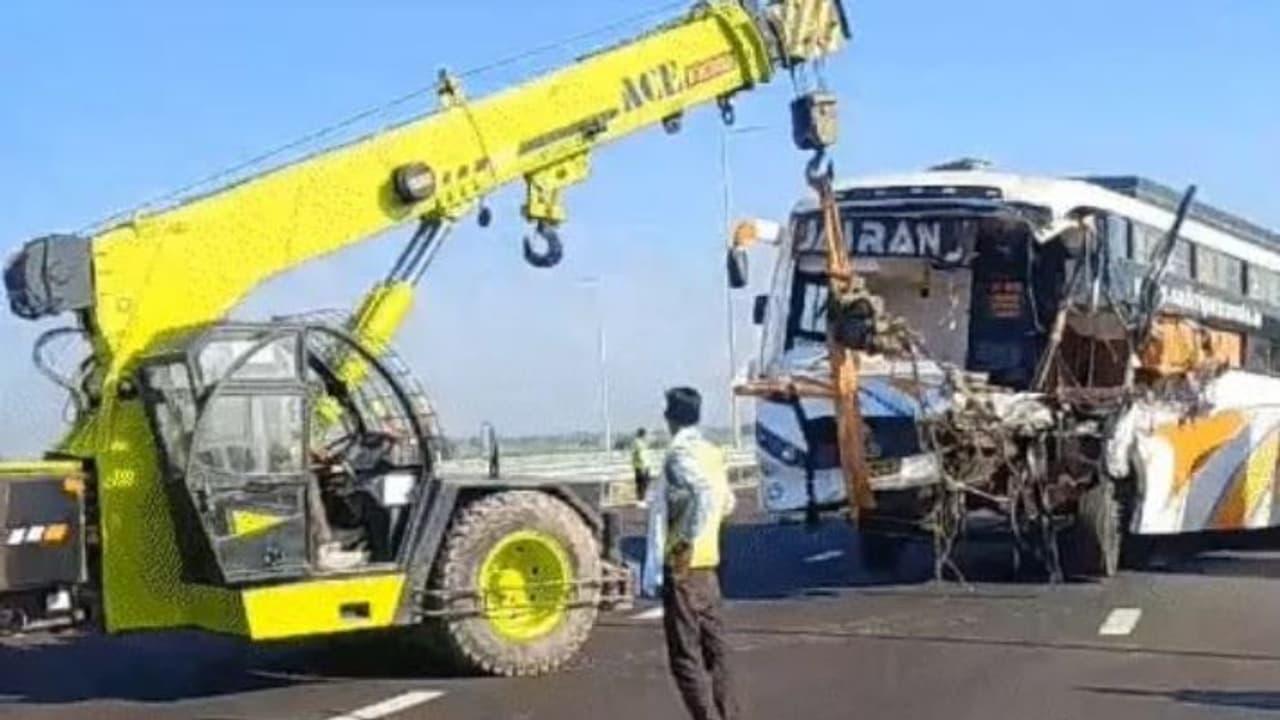 Accident on Delhi Mumbai Expressway