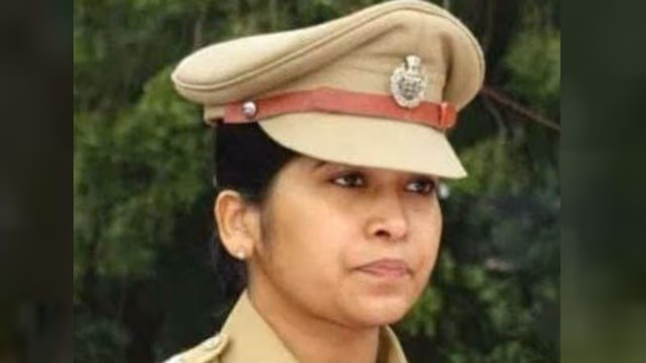 Lady Police Officer Rajasthan