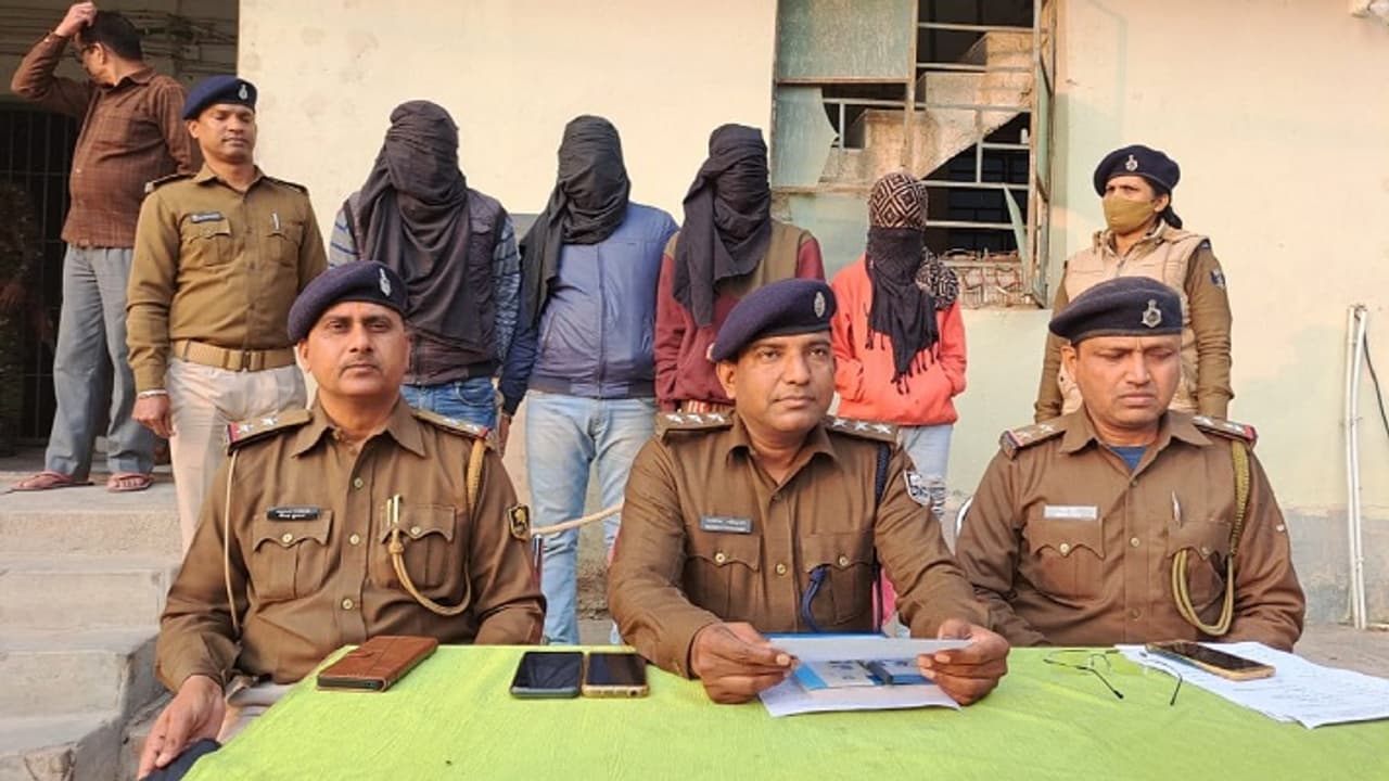 फोन पर फ्रेंडशिप करने के बाद गर्लफ्रेंड ने युवक को मिलने के लिए बुलाया फिर किडनैप करवाकर उसके घर वालों से 40 लाख की फिरौती मांग ली फोन पर फ्रेंडशिप करने के बाद गर्लफ्रेंड ने युवक को मिलने के लिए बुलाया फिर किडनैप करवाकर उसके घर वालों से 40 लाख की फिरौती मांग ली