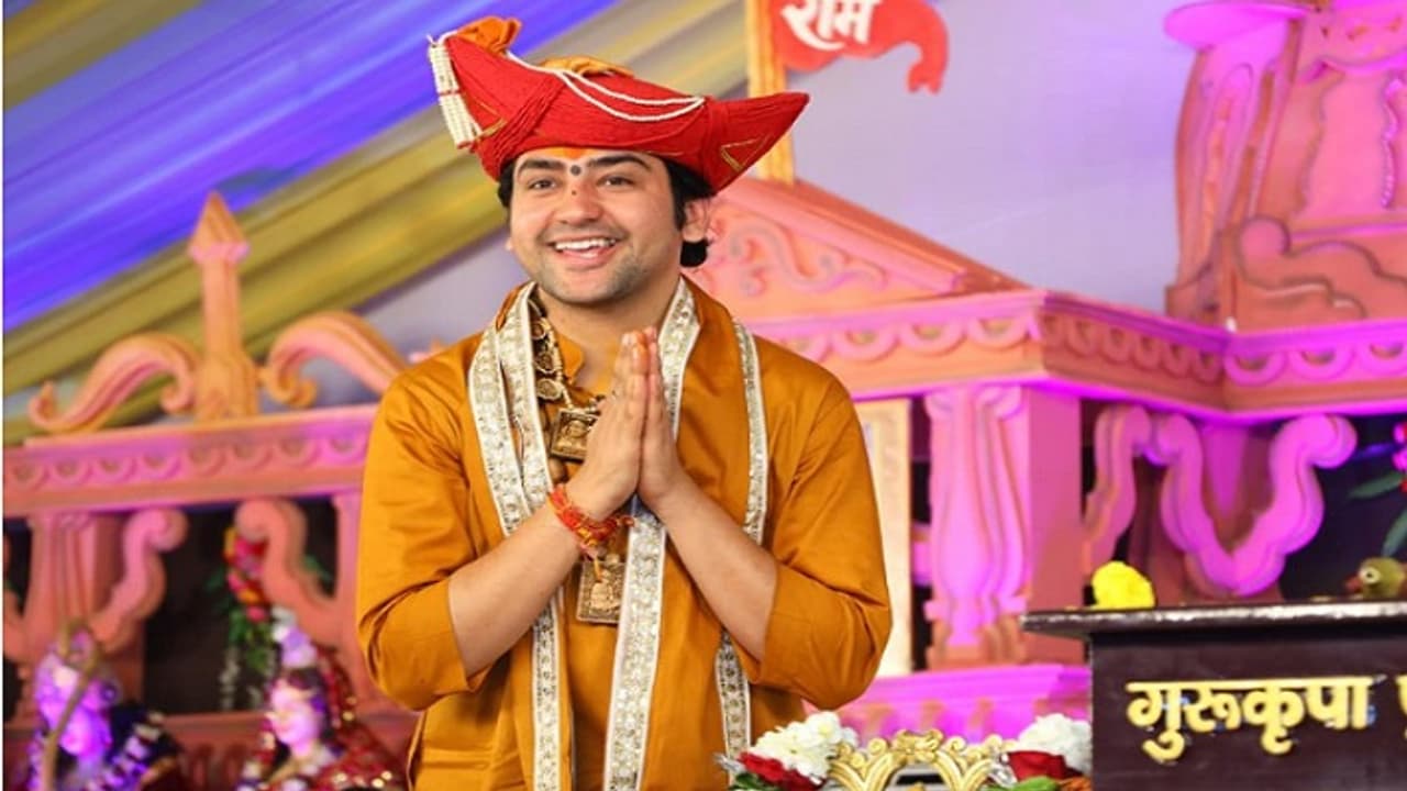 मध्य प्रदेश के संत पुजारी संगठन बागेश्वर धाम के पीठाधीश धीरेंद्र कृष्ण शास्त्री के समर्थन में उतर आया है