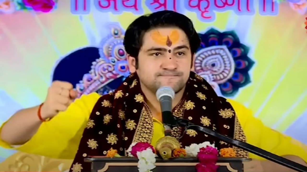 अपने बयानों और चमत्कार दिखाने के दावों के लिए चर्चा में आए बागेश्वर धाम के पीठाधीश्वर धीरेंद्र कृष्ण शास्त्री ने नेता जी सुभाष चंद्र बोस की जयंती पर बयान देकर फिर से हलचल बढ़ा दी है। अपने बयानों और चमत्कार दिखाने के दावों के लिए चर्चा में आए बागेश्वर धाम के पीठाधीश्वर धीरेंद्र कृष्ण शास्त्री ने नेता जी सुभाष चंद्र बोस की जयंती पर बयान देकर फिर से हलचल बढ़ा दी है।