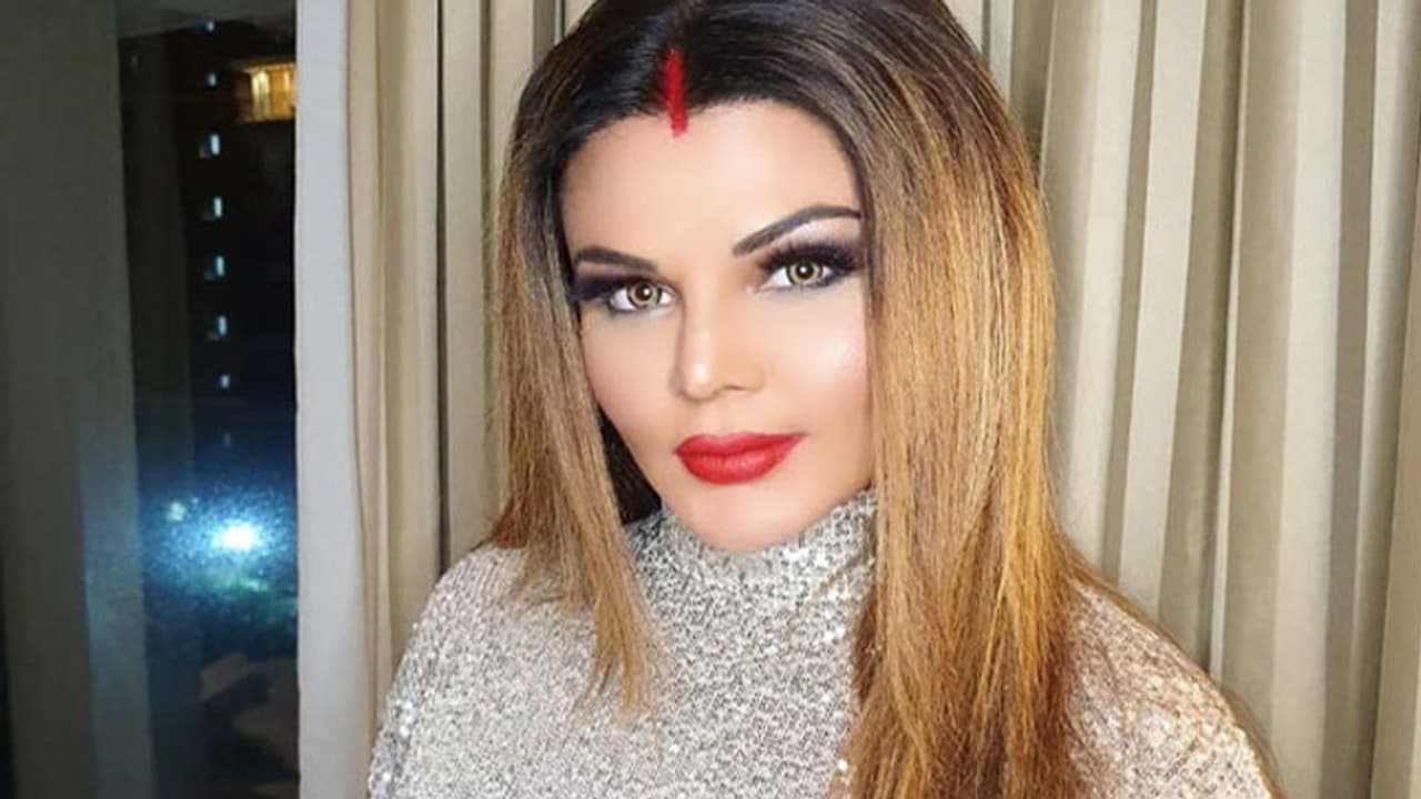 bombay hc directs mumbai police not take action against rakhi sawant till 1 february KPJ bombay hc directs mumbai police not take action against rakhi sawant till 1 february KPJ