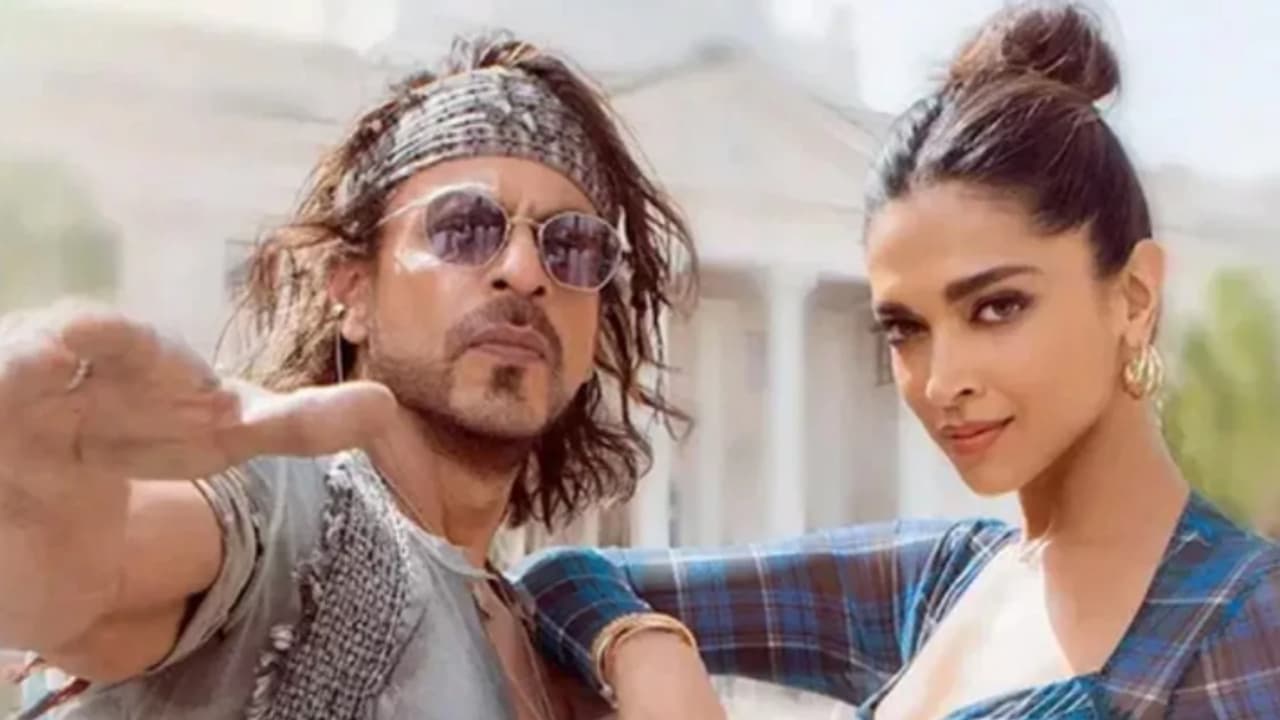 shahrukh khan pathaan movie release fans review and twitter reaction shahrukh khan pathaan movie release fans review and twitter reaction