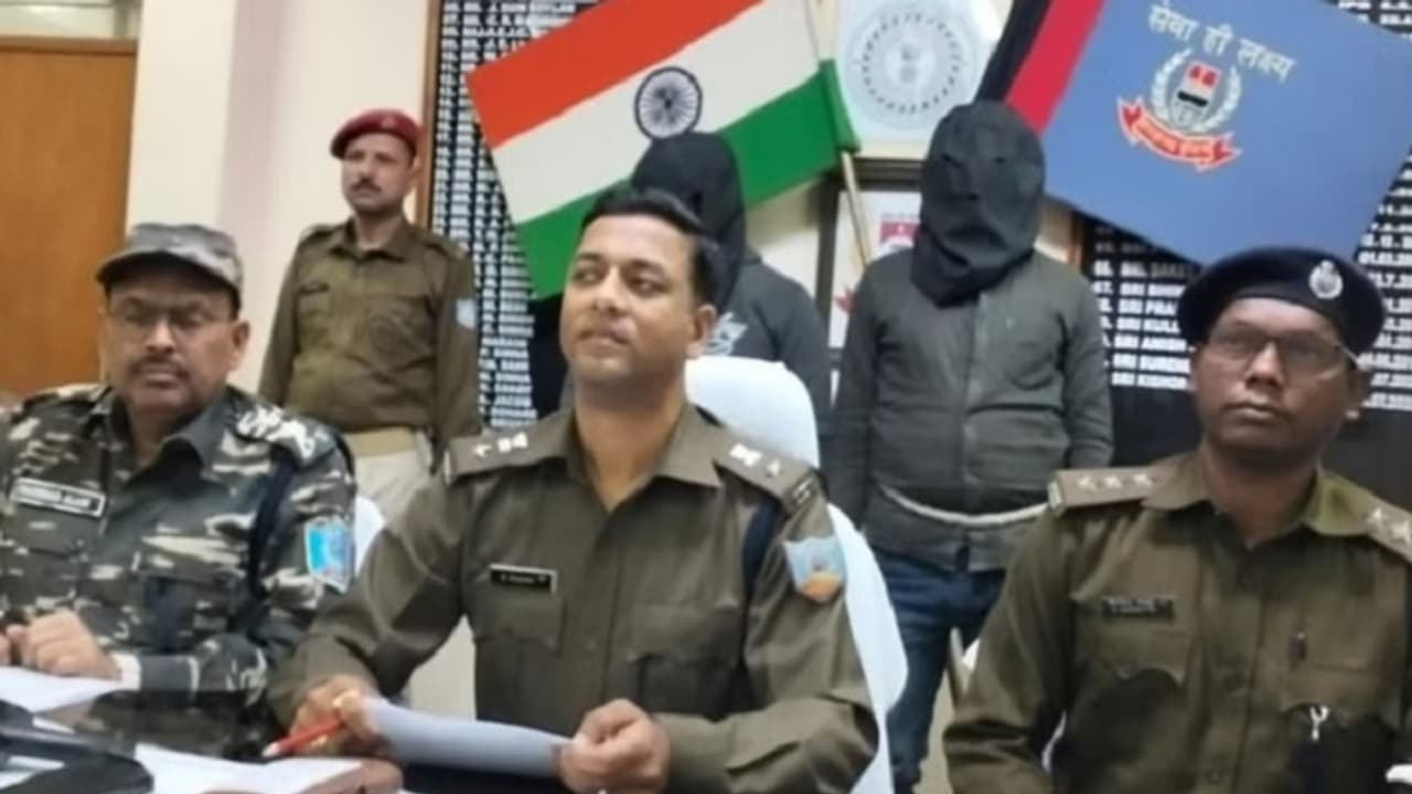 झारखंड पुलिस ने प्रतिबंधित संगठन पीपुल्स लिबरेशन फ्रंट ऑफ इंडिया (PLFI) के दो उग्रवादियों को गिरफ्तार किया है झारखंड पुलिस ने प्रतिबंधित संगठन पीपुल्स लिबरेशन फ्रंट ऑफ इंडिया (PLFI) के दो उग्रवादियों को गिरफ्तार किया है