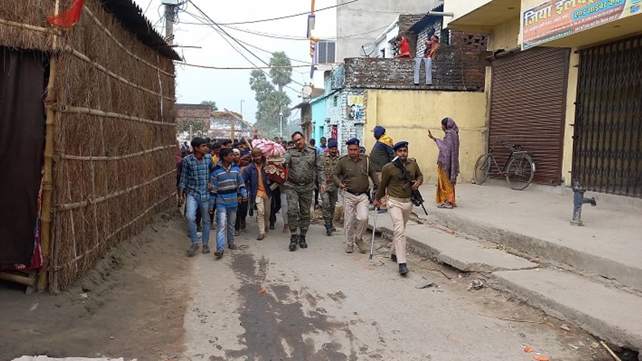 बिहार के गोपालगंज में एनसीसी के छात्र की पीट पीटकर हत्या कर दी गई बिहार के गोपालगंज में एनसीसी के छात्र की पीट पीटकर हत्या कर दी गई
