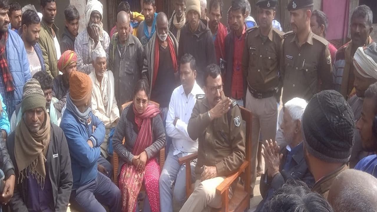 बिहार के नवगछिया जिले में दादा पोते की गोली मारकर हत्या कर दी गई बिहार के नवगछिया जिले में दादा पोते की गोली मारकर हत्या कर दी गई