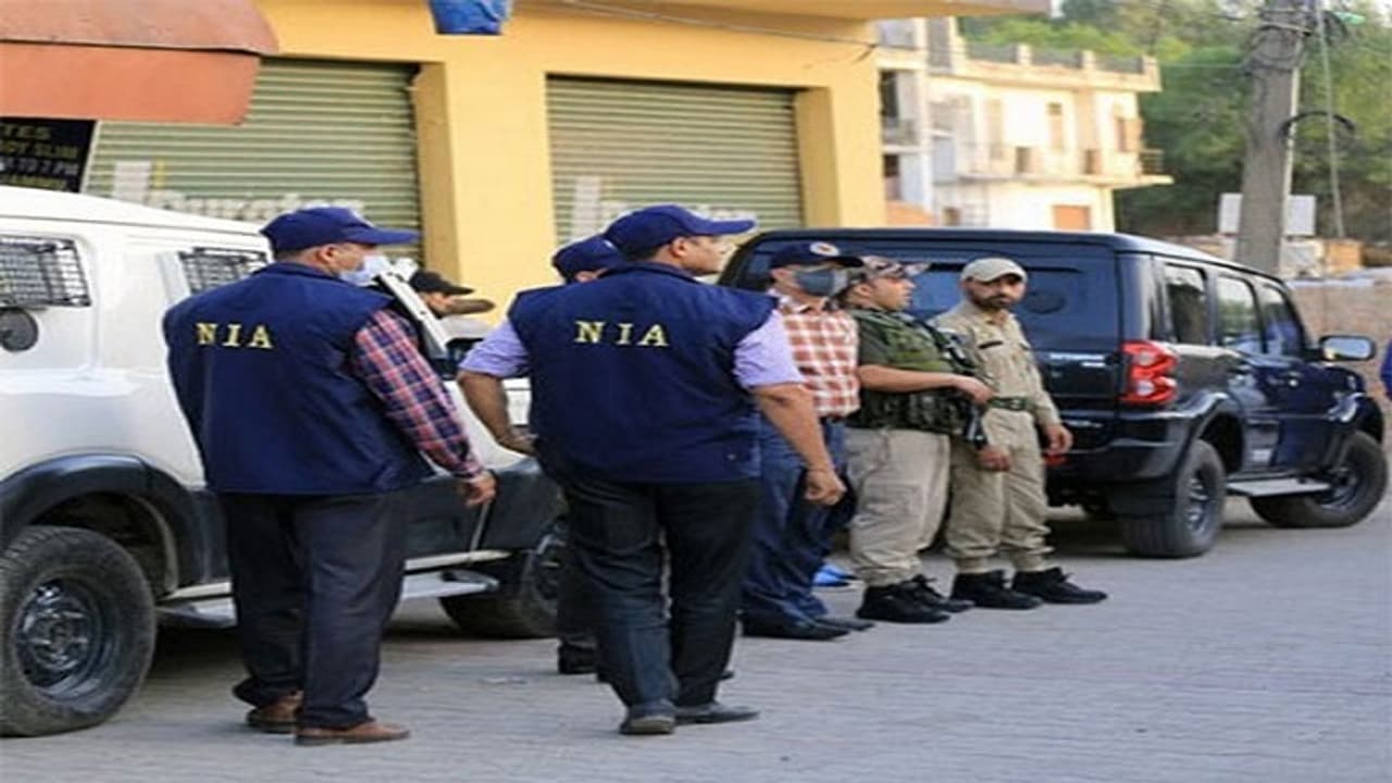 साल 2021 में छत्तीसगढ़ के बीजापुर में माओवादियों द्वारा हमला कर 22 पुलिसकर्मियों की हत्या के मामले में NIA ने बड़ी कार्रवाई की है साल 2021 में छत्तीसगढ़ के बीजापुर में माओवादियों द्वारा हमला कर 22 पुलिसकर्मियों की हत्या के मामले में NIA ने बड़ी कार्रवाई की है