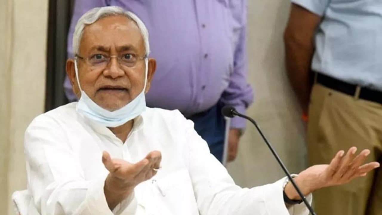 नीतीश कुमार ने पलटवार किया है। उन्होंने कहा कि हम मर जाएंगे, लेकिन बीजेपी के साथ कभी नहीं जाएंगे। नीतीश कुमार ने पलटवार किया है। उन्होंने कहा कि हम मर जाएंगे, लेकिन बीजेपी के साथ कभी नहीं जाएंगे।