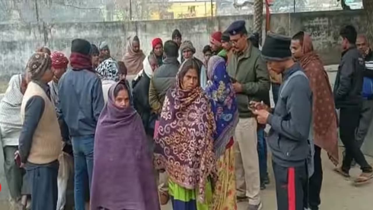 बहन की शादी में शामिल होने आए लड़की के मौसेरे भाई को धारदार हथियार से काटकर मौत के घाट उतार दिया गया बहन की शादी में शामिल होने आए लड़की के मौसेरे भाई को धारदार हथियार से काटकर मौत के घाट उतार दिया गया