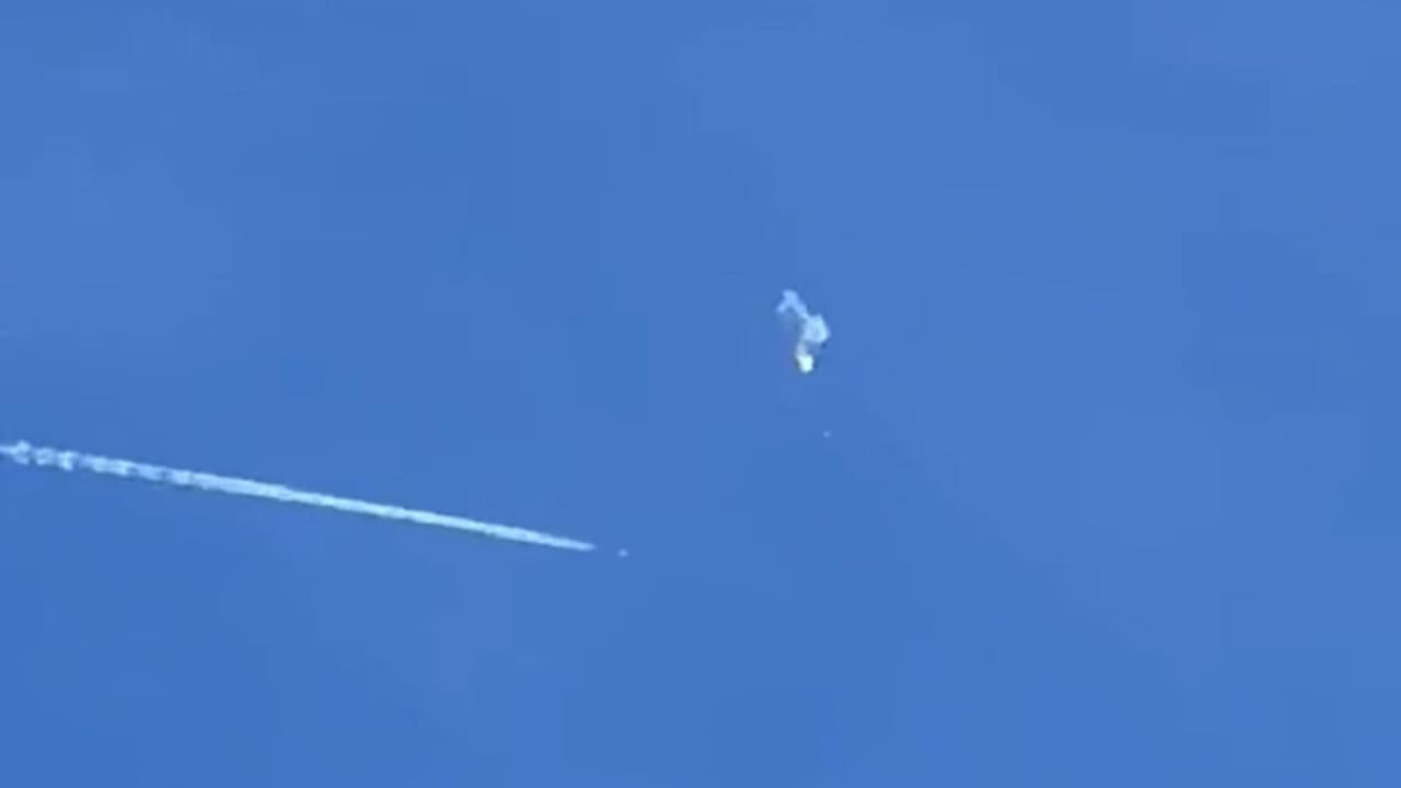 US shoots down spy balloon US shoots down spy balloon