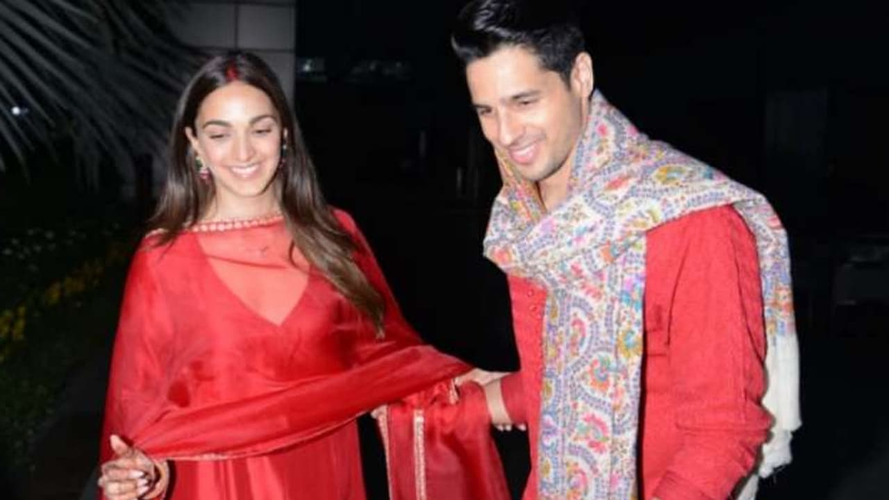 sidharth malhotra kiara advani delhi home video viral netizens slam media saying kya abb suhagraat bhi dikhaoge hume sidharth malhotra kiara advani delhi home video viral netizens slam media saying kya abb suhagraat bhi dikhaoge hume