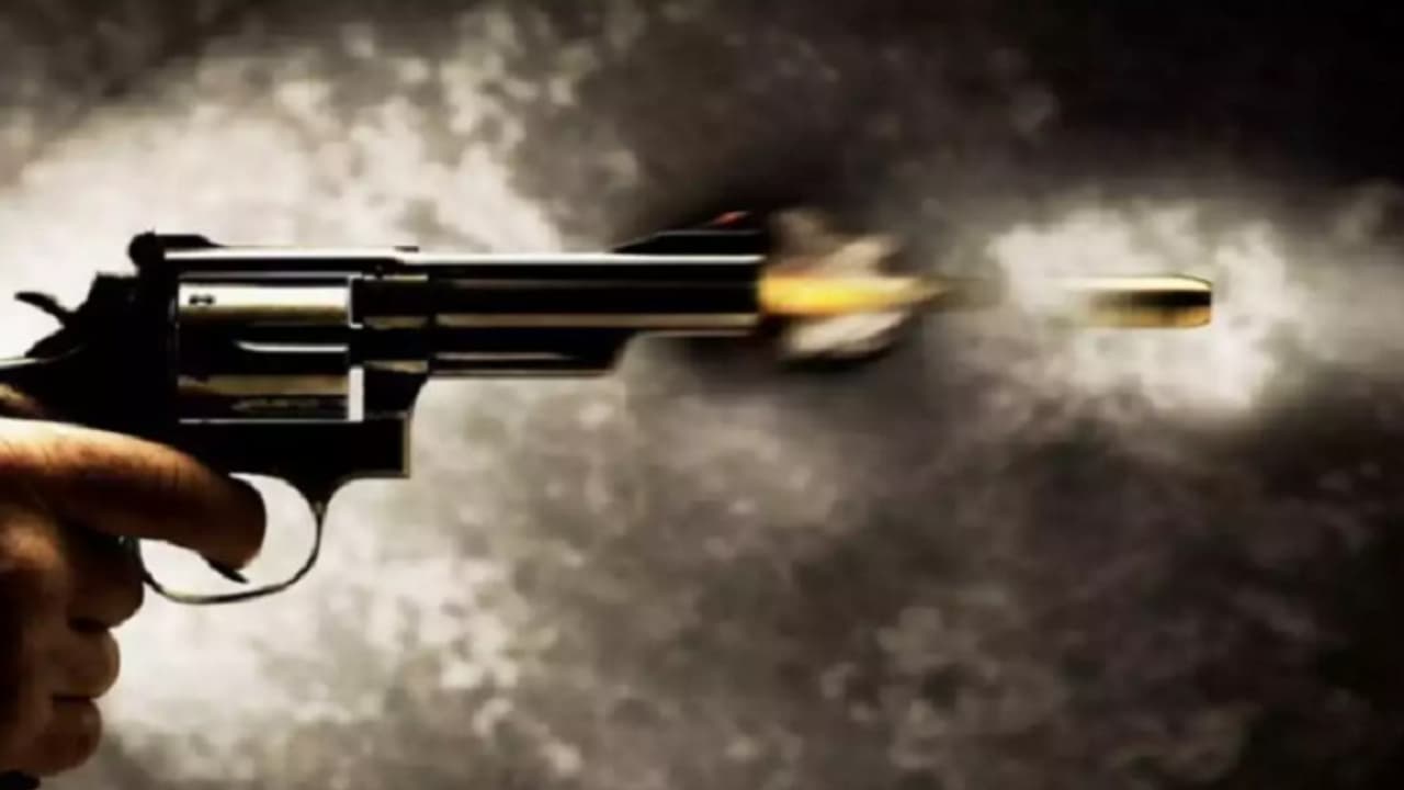 Criminals kill Electricity Shopkeeper by firing bullets 